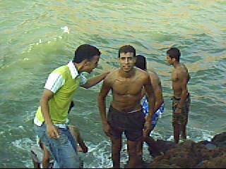 moi ; hssan et les amis